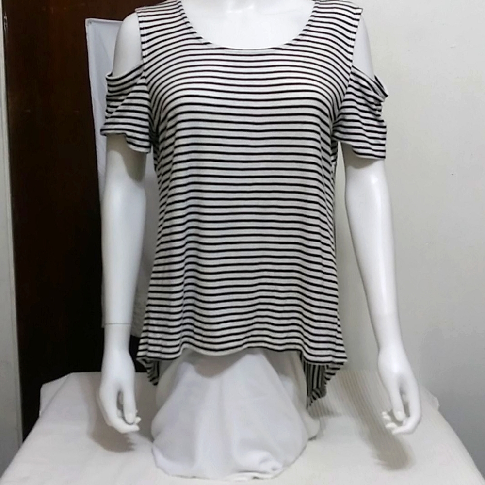 W 5  WOMEN BLACK & WHITE HIGH LOW TOP
